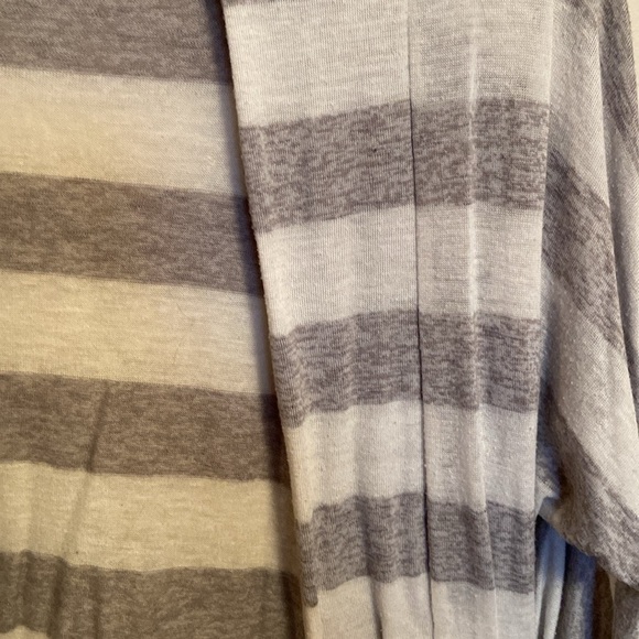 🔥3-$10🔥 Striped cardigan with pockets - Picture 4 of 8